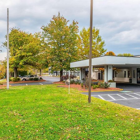 Clarion Inn Belle Vernon Eksteriør billede