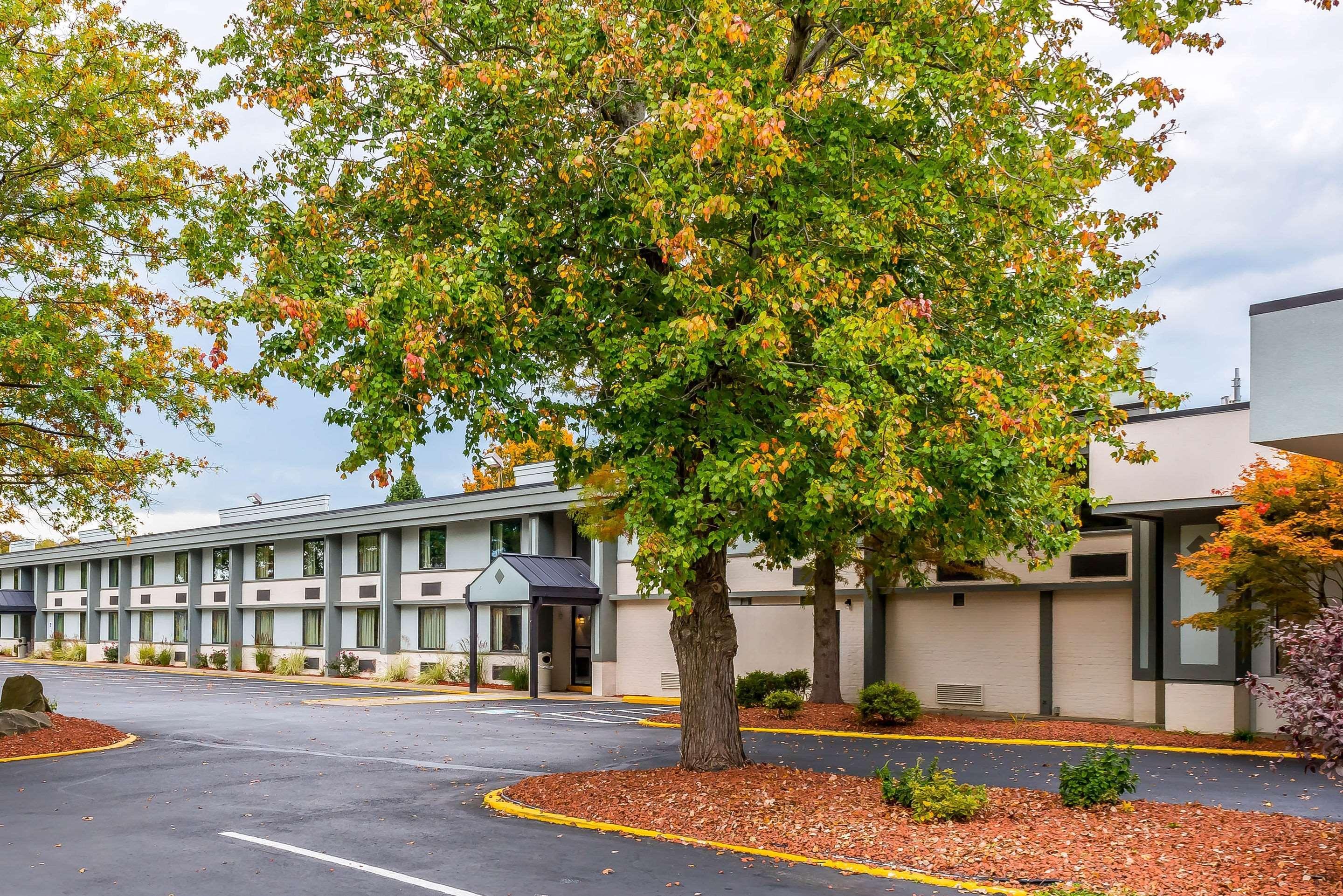 Clarion Inn Belle Vernon Eksteriør billede