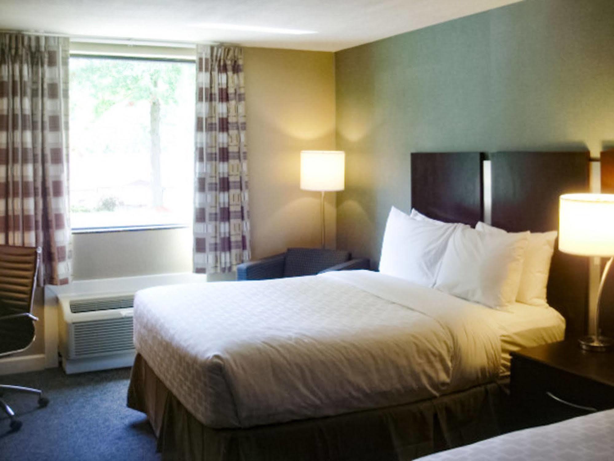 Clarion Inn Belle Vernon Eksteriør billede